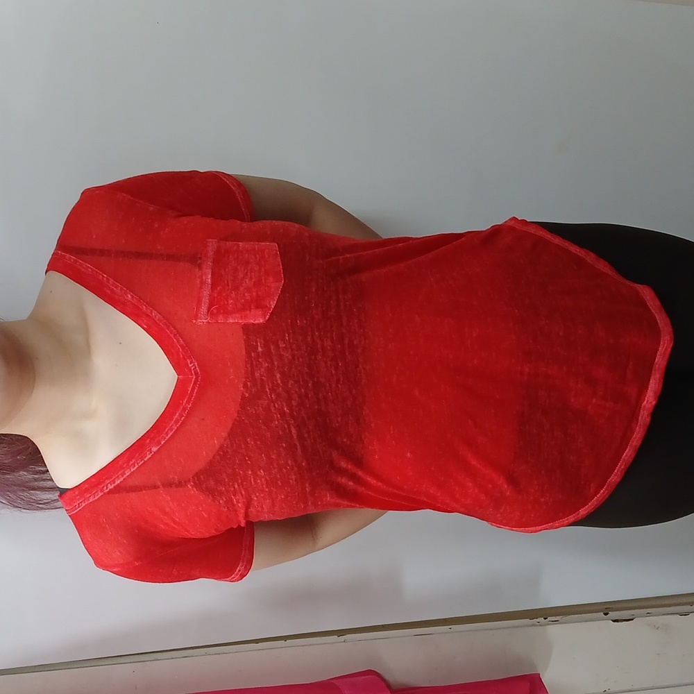 Derek heart medium red top